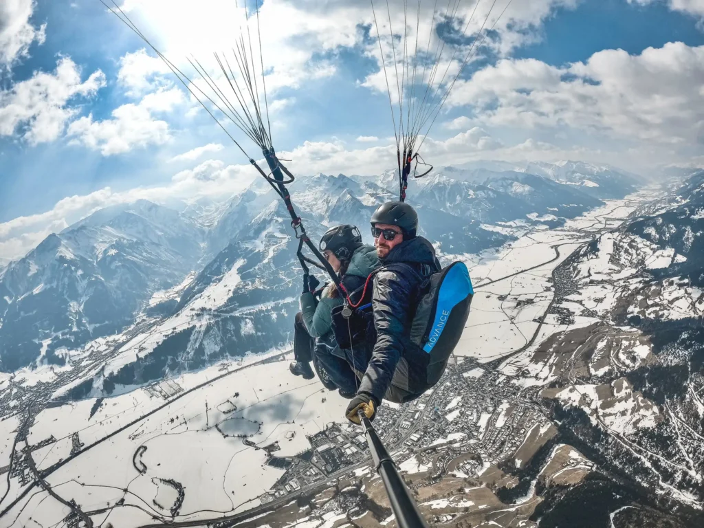 Tandem paragliding Zell am See in winter with snow