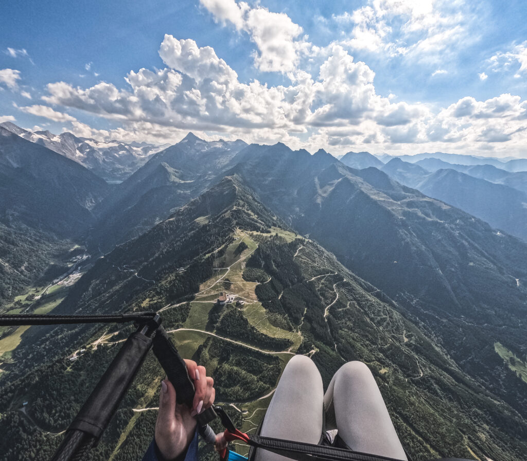 Vue fantastique sur le Hohe Tauern et le parc national avec le glacier du Kitzsteinhorn