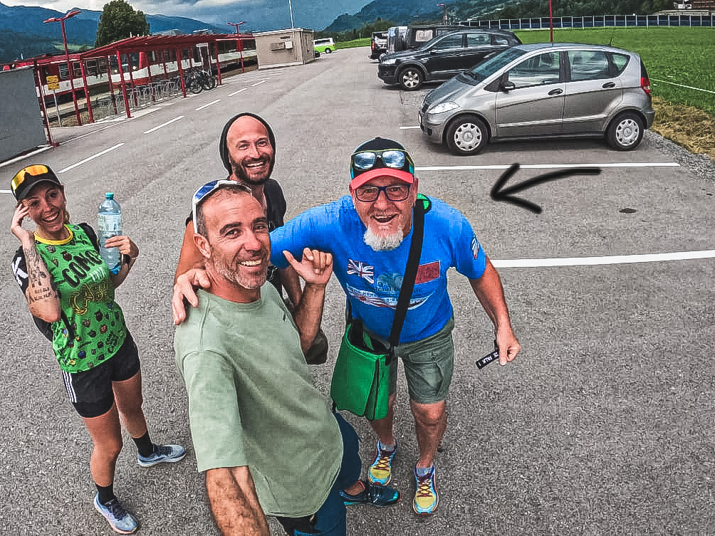 Photo d'équipe avec le pilote Alfi