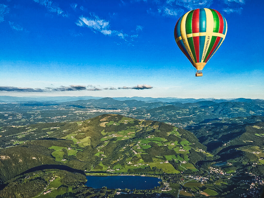 Vol en montgolfière en été